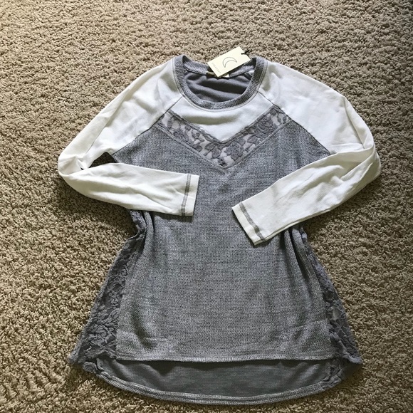 5⭐️ rated⚠️only 3 left⚠️ mixed media comfy top - Picture 4 of 8